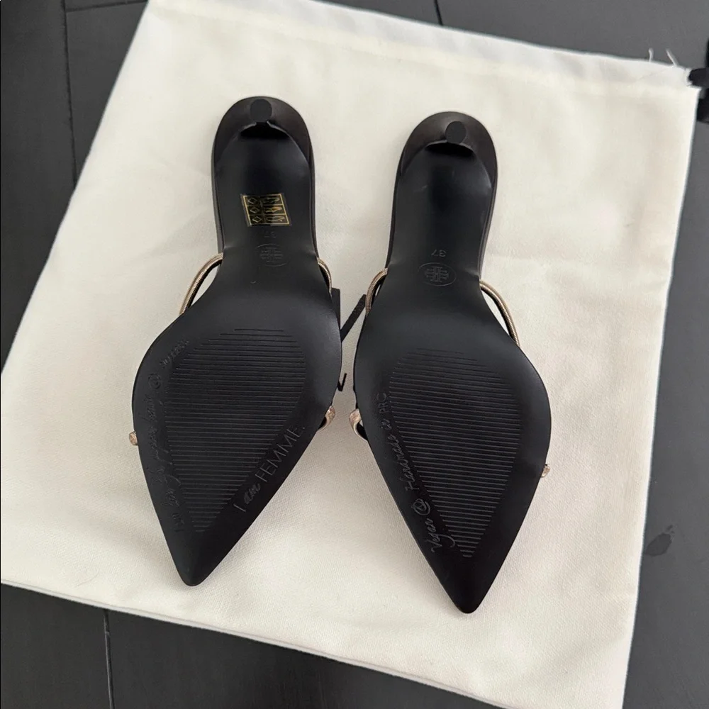 FEMME LA The Russo Slipper in Black/Gold - Picture 8 of 12